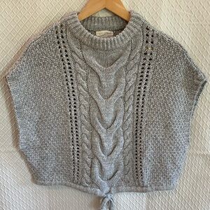 Universal Thread Light Gray Cable Knit Sweater. Casual/Poncho Style. Small.